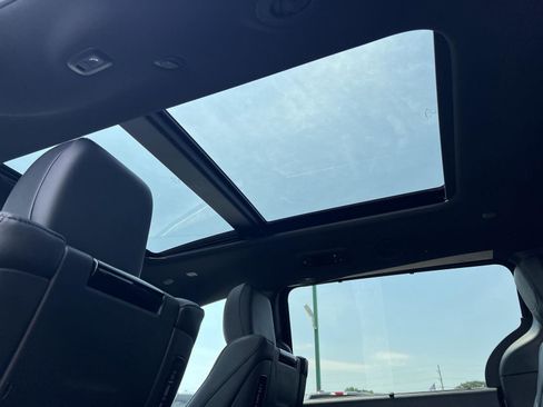 New 2025 Chrysler Pacifica Select w/ Uconnect Theater Family Group image 35