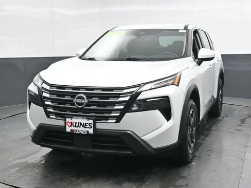 Used 2025 Nissan Rogue SV image 6