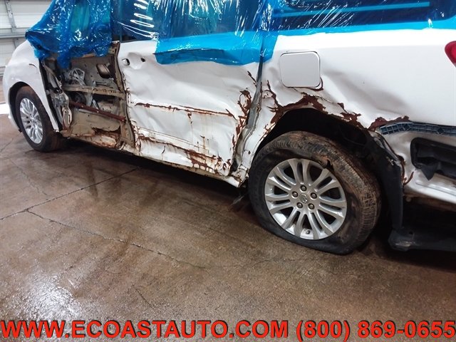 Used 2012 Toyota Sienna XLE w/ Entertainment Pkg FWD image 17