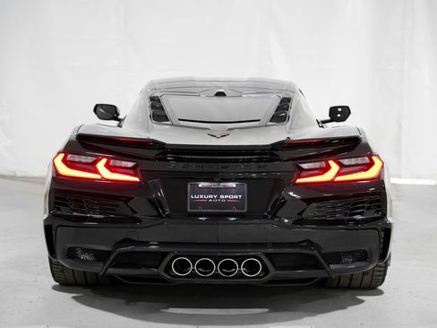 Used 2025 Chevrolet Corvette Z06 RWD image 4