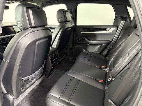 Certified 2025 Porsche Cayenne E-Hybrid image 26