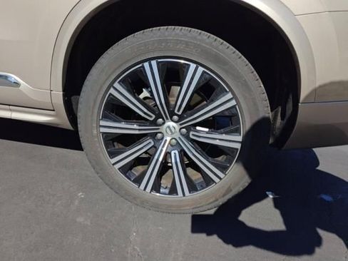 Used 2024 Volvo XC90 B5 Core w/ Climate Package image 6