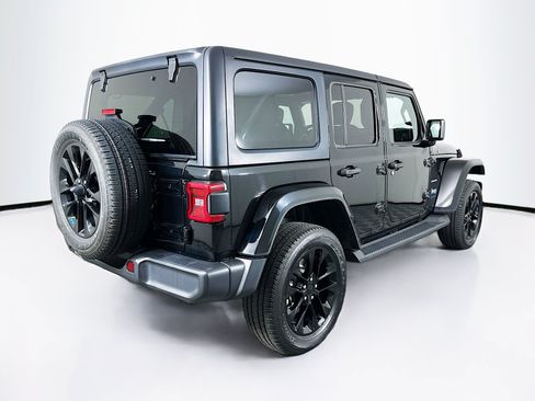 Used 2023 Jeep Wrangler Unlimited Sahara w/ Cold Weather Group AWD/4WD image 9