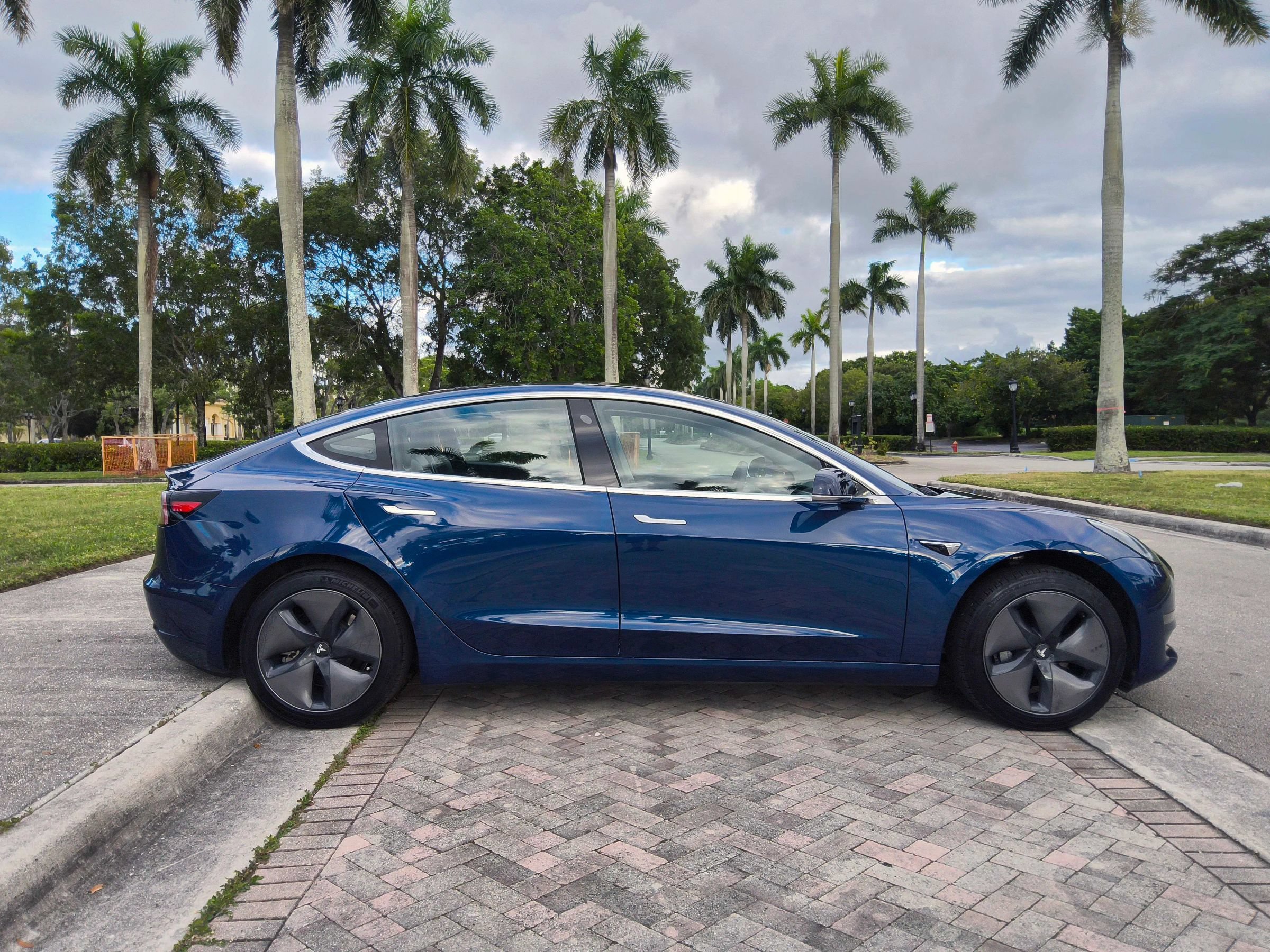 Used 2018 Tesla Model 3 Long Range RWD image 8