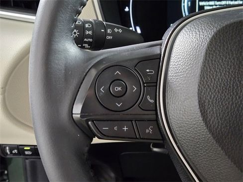 Used 2024 Toyota Corolla Cross XLE image 32