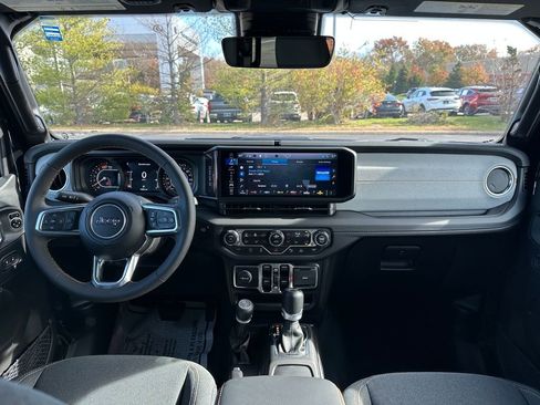 Certified 2024 Jeep Wrangler Sahara w/ Technology Group image 10