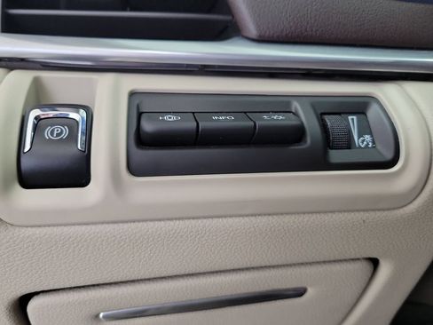 Used 2017 Cadillac XTS Premium Luxury FWD image 32