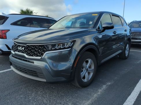 Used 2023 Kia Sorento LX image 4