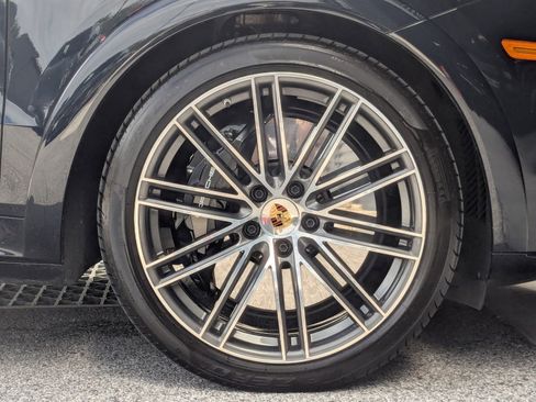 Certified 2023 Porsche Cayenne Turbo AWD/4WD image 30