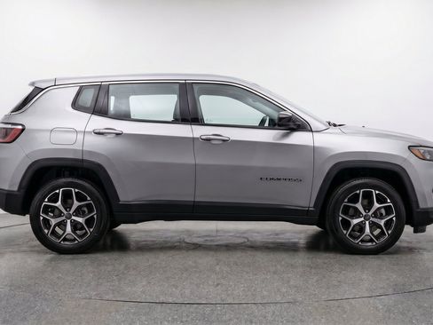 Used 2025 Jeep Compass Limited AWD/4WD image 11