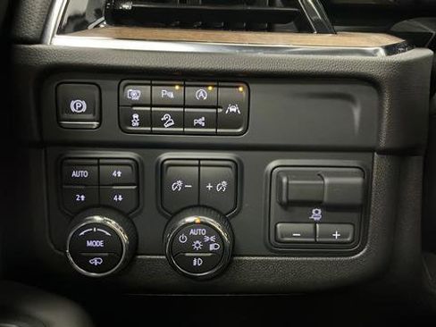 Used 2025 Chevrolet Tahoe High Country AWD/4WD image 33