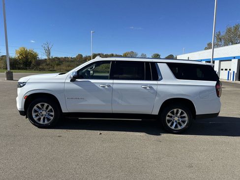 Used 2023 Chevrolet Suburban Premier image 2