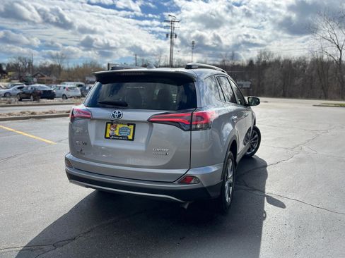 Used 2018 Toyota RAV4 Limited w/ Carpet Mat Package image 7