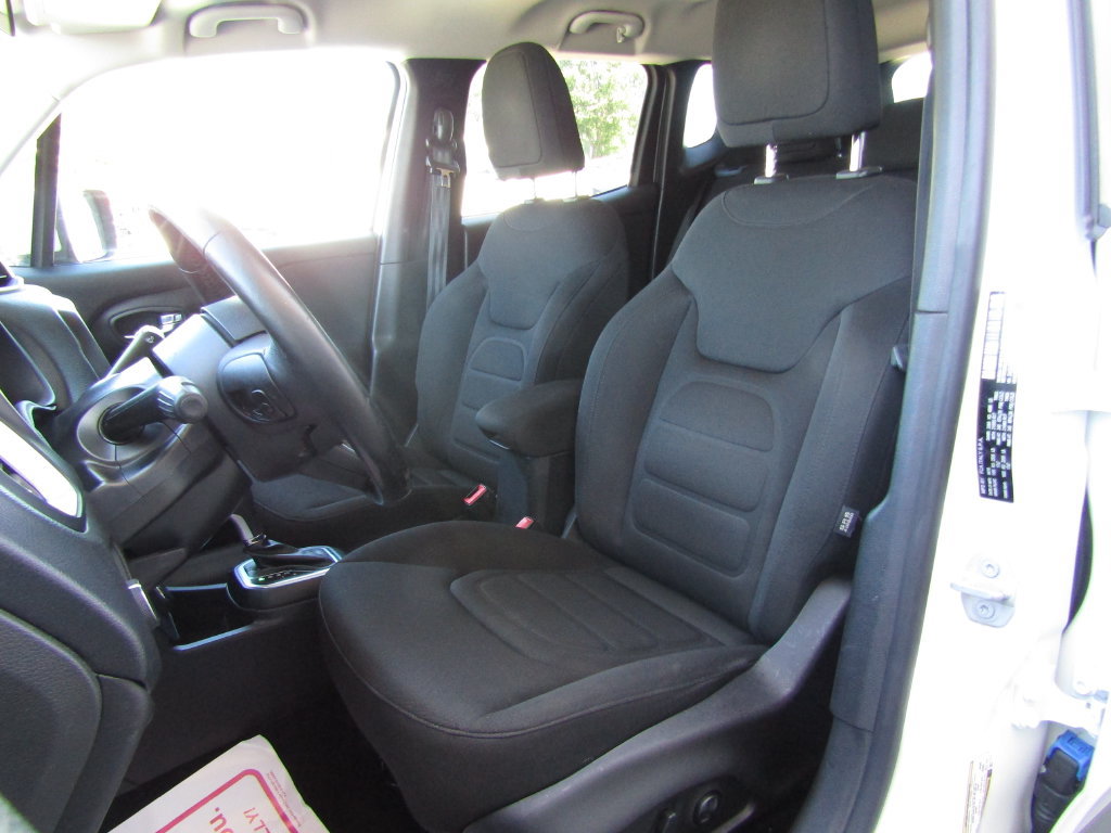 Used 2018 Jeep Renegade Latitude w/ Cold Weather Group AWD/4WD image 15