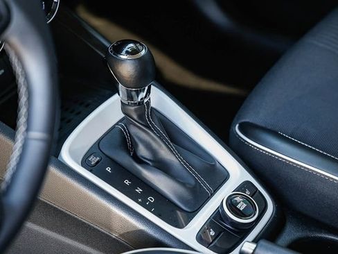 Certified 2023 Hyundai Venue Limited image 23