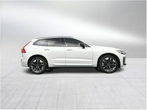 New 2026 Volvo XC60 T8 Plus w/ Protection Package Premier AWD/4WD image 26