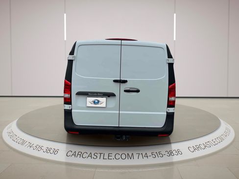 Used 2022 Mercedes-Benz Metris image 4