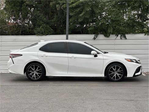 Used 2023 Toyota Camry SE FWD image 9