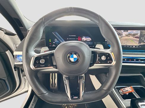 Used 2023 BMW 760i xDrive image 11