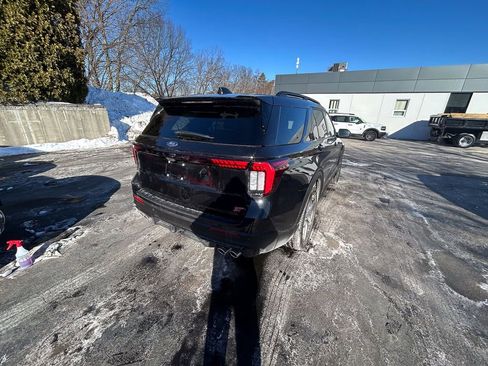 Certified 2025 Ford Explorer ST image 10