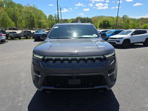 New 2026 Jeep Grand Wagoneer Limited AWD/4WD image 9