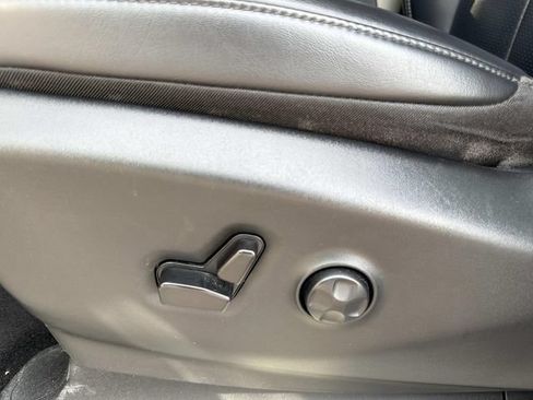Used 2023 Chrysler Pacifica Touring-L FWD image 18