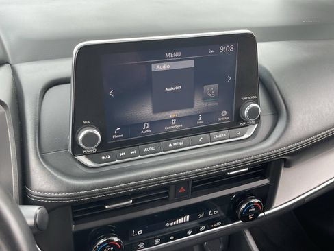 Used 2025 Nissan Rogue SV FWD image 27