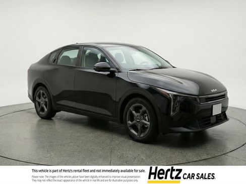 Used 2025 Kia K4 LXS image 1