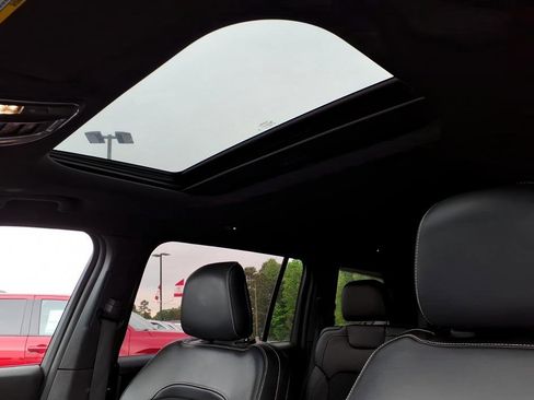 Used 2024 Jeep Grand Cherokee L Altitude AWD/4WD image 15