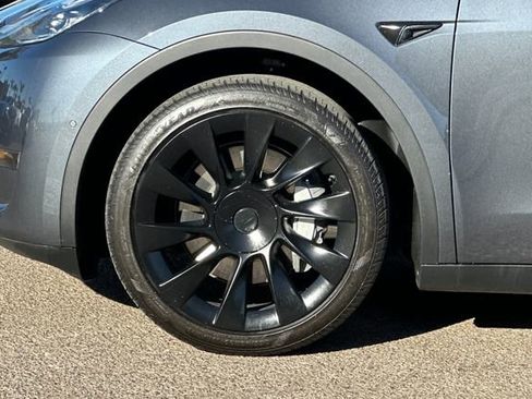 Used 2021 Tesla Model Y Long Range image 27