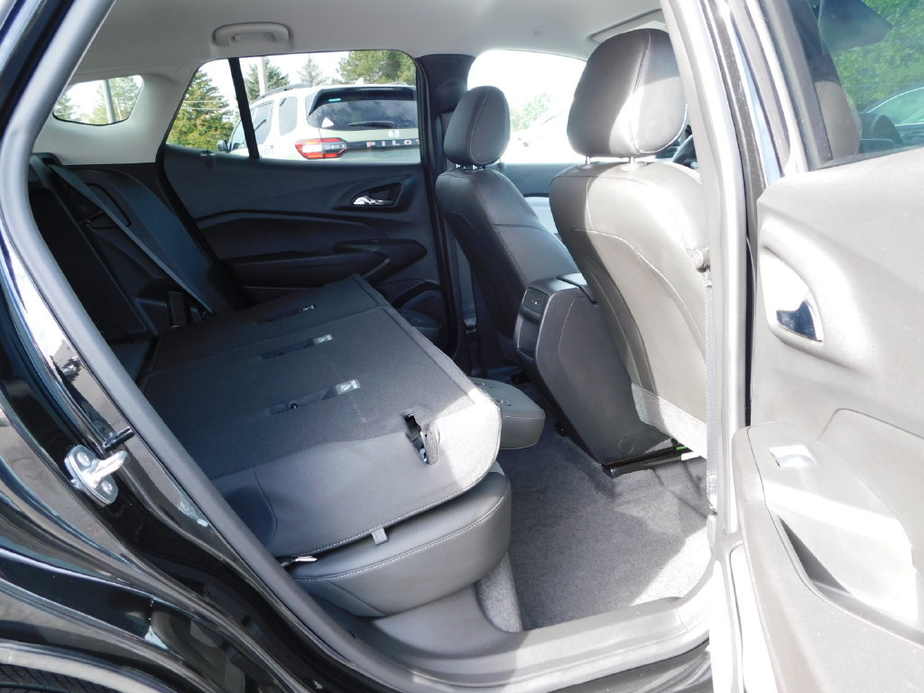 Used 2025 Chevrolet Trax LT FWD image 23