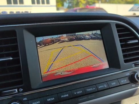 Used 2017 Hyundai Elantra SE image 11
