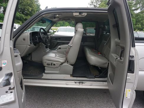 Used 2006 Chevrolet Silverado 1500 LT w/ Onstar Plus Package RWD image 12