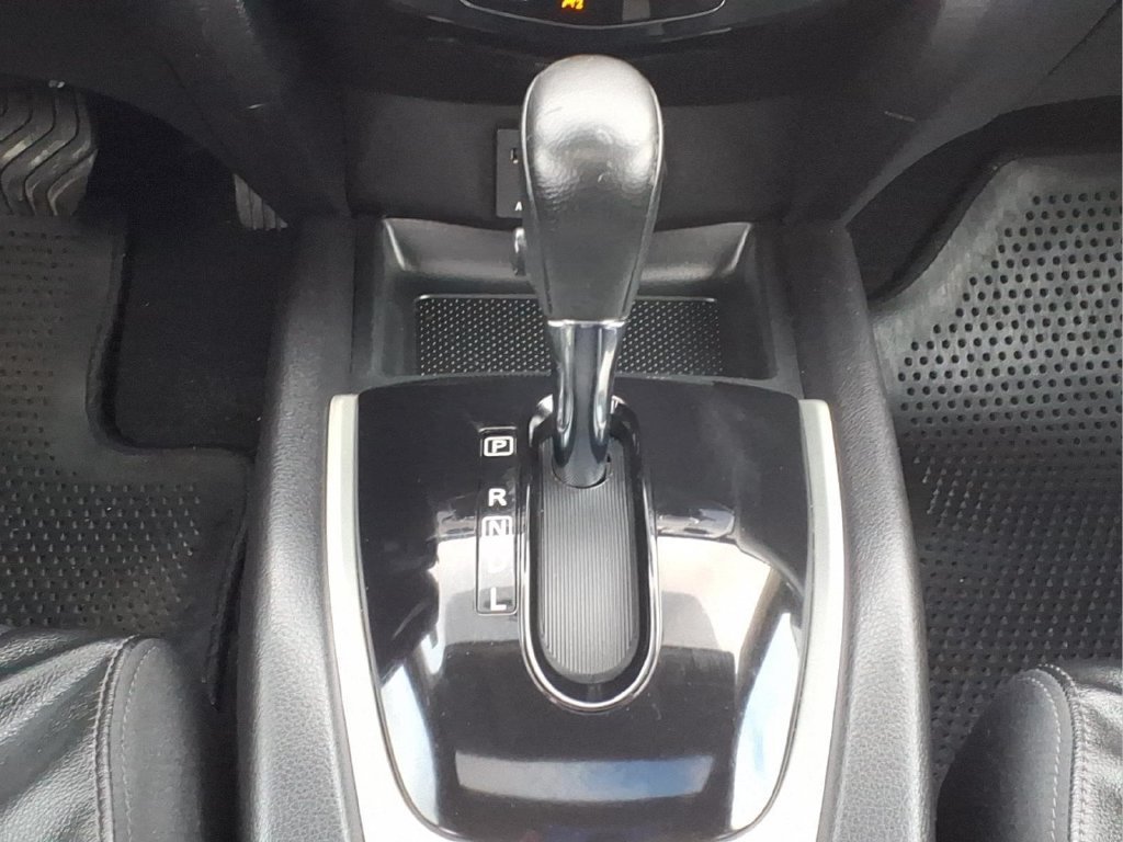 Used 2016 Nissan Rogue SL w/ SL Premium Package AWD/4WD image 19