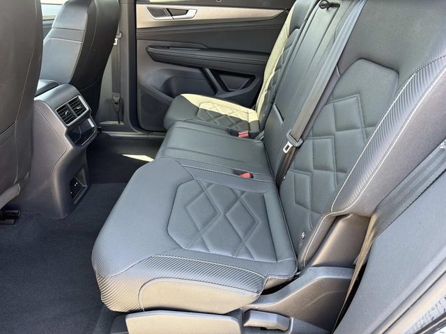 Used 2025 Volkswagen Atlas Cross Sport SE FWD image 15