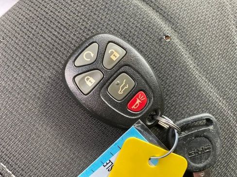 Used 2016 GMC Acadia SLE image 25