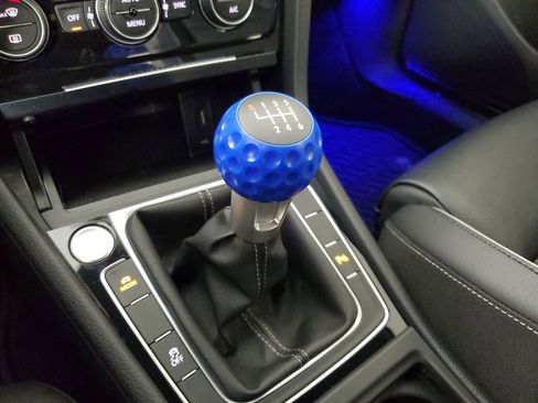 Used 2019 Volkswagen Golf R 4-Door image 30