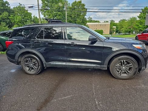 Used 2021 Ford Explorer XLT w/ Equipment Group 202A AWD/4WD image 8