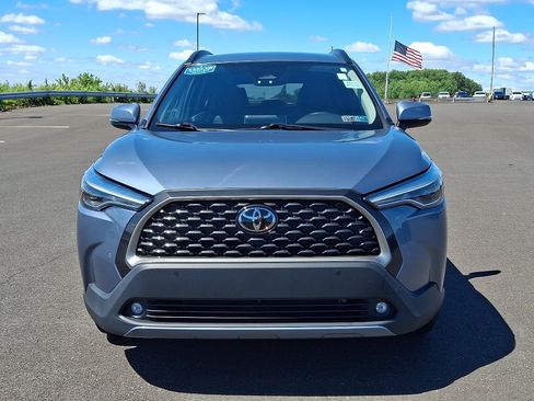 Used 2024 Toyota Corolla Cross XLE FWD image 2