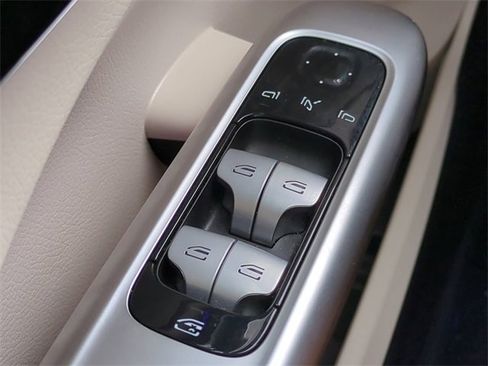 Used 2022 Mercedes-Benz C 300 4MATIC Sedan w/ Exclusive Trim Package image 22