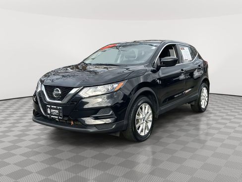 Used 2021 Nissan Rogue Sport S image 3
