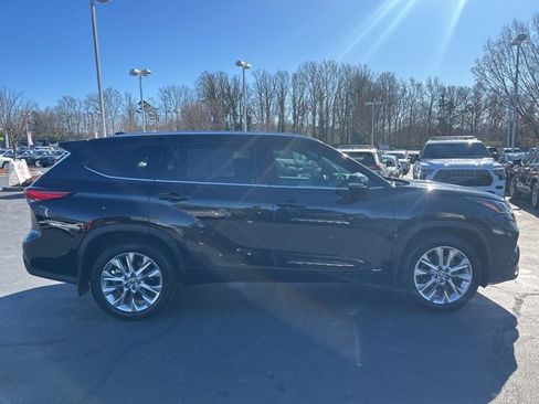 Used 2023 Toyota Highlander Limited image 4