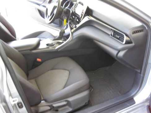 Used 2021 Toyota Camry LE image 36