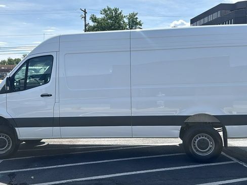 Used 2024 Mercedes-Benz Sprinter 2500 image 6