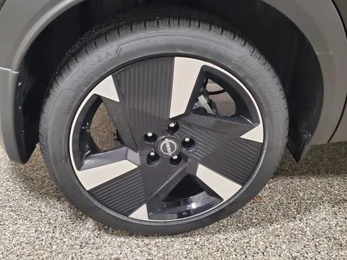 Used 2025 Nissan Kicks SR AWD/4WD image 4