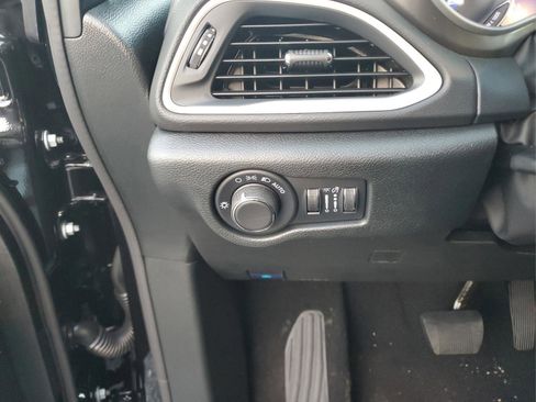 New 2026 Chrysler Voyager LX image 29