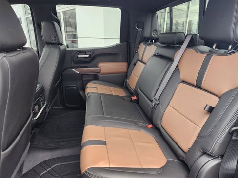 Used 2021 Chevrolet Silverado 1500 High Country w/ Technology Package image 11