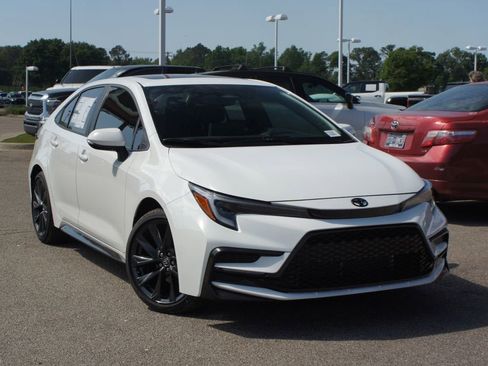 Used 2026 Toyota Corolla XSE FWD image 7