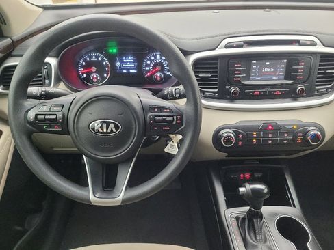 Used 2017 Kia Sorento AWD image 22