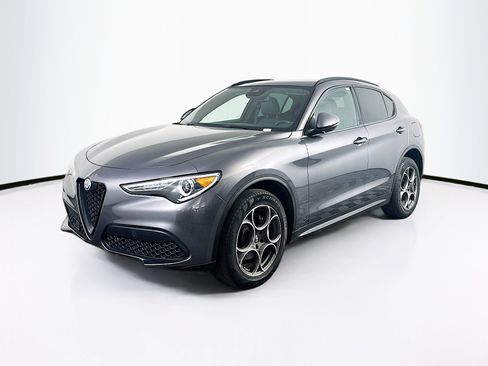 Used 2023 Alfa Romeo Stelvio Sprint image 3